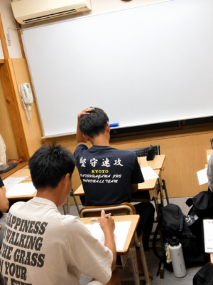 桂カレッジのクラス指導の様子